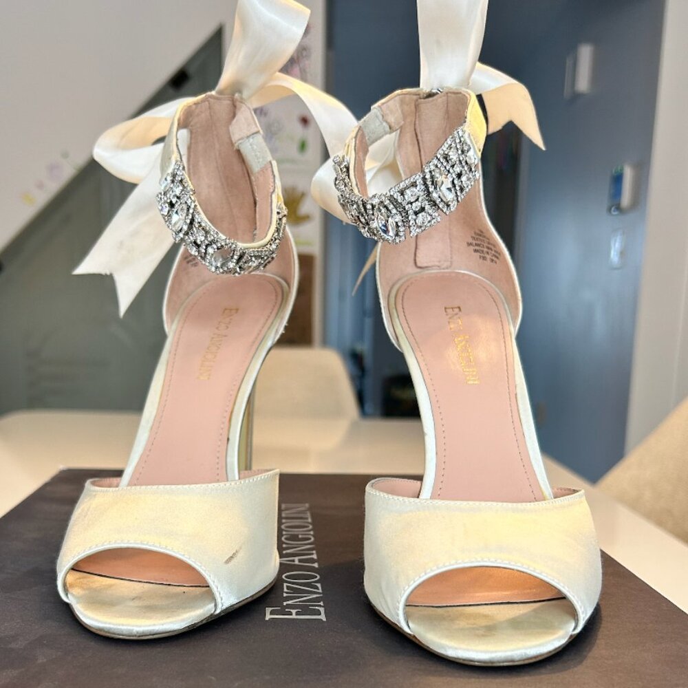 Enzo Angiolini Eanordia White Satin Pumps Size 10M